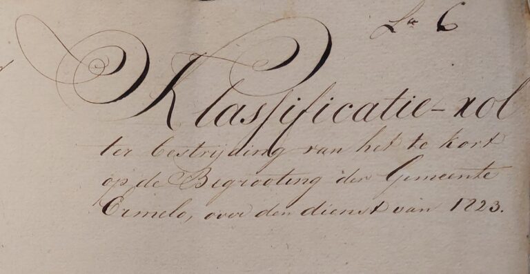 Een stuk papier met als tekst"kwalificatie-rol ter bestrijding van het tekort op de brgrooting der gemeente Ermelo over den dienst van 1823".